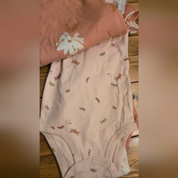 Carter's Baby Girl Pink Peach Coral and Cream Bodysuits Set 6 - 9 Months - Picture 7 of 10